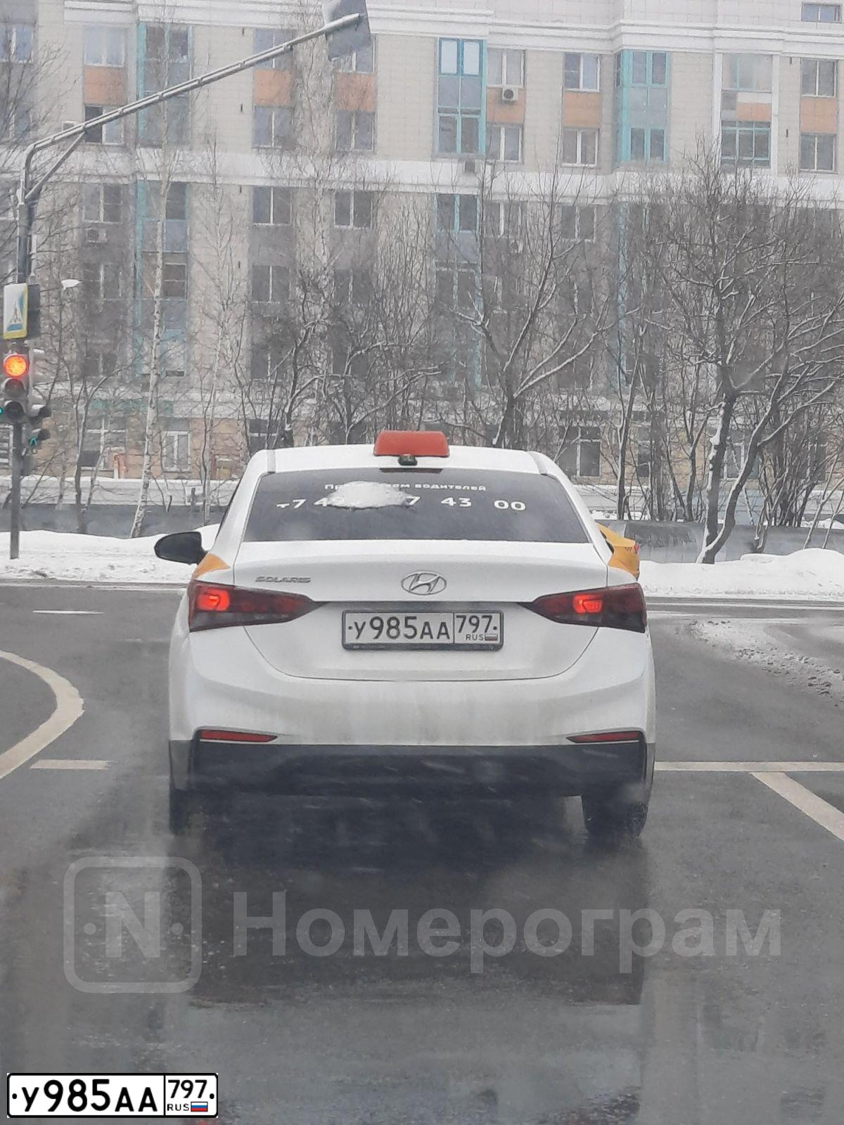 Фото автомобиля HYUNDAI SOLARIS, 2019 — госномер У985АА797. Цвет: БЕЛЫЙ-ЖЕЛТЫЙ-СЕРЫЙ