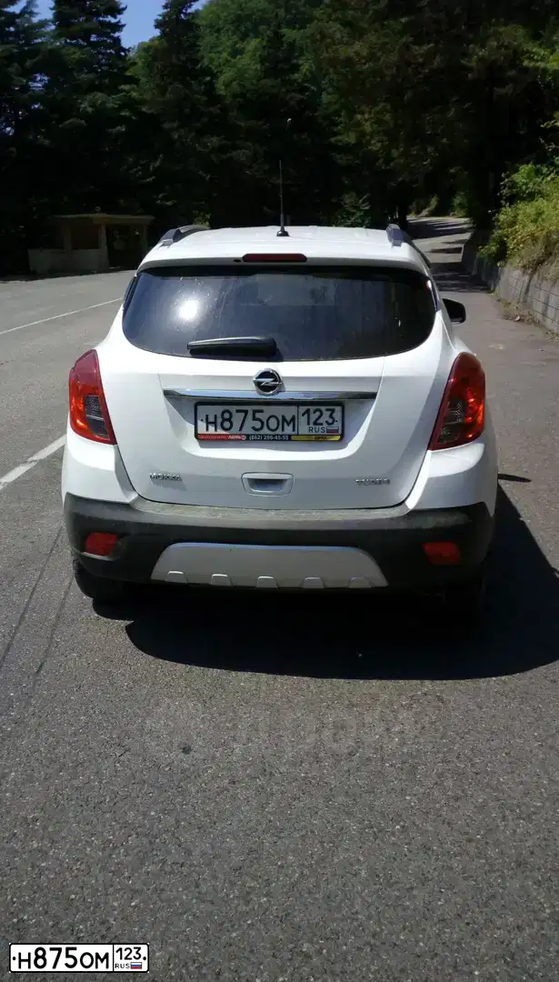 Фото автомобиля OPEL MOKKA, 2014 — госномер Н875ОМ123. Цвет: БЕЛЫЙ