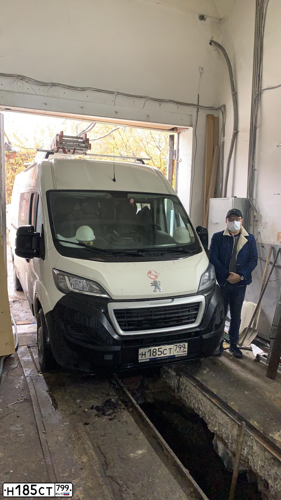 Фото автомобиля PEUGEOT BOXER, 2019 — госномер Н185СТ799. Цвет: БЕЛЫЙ