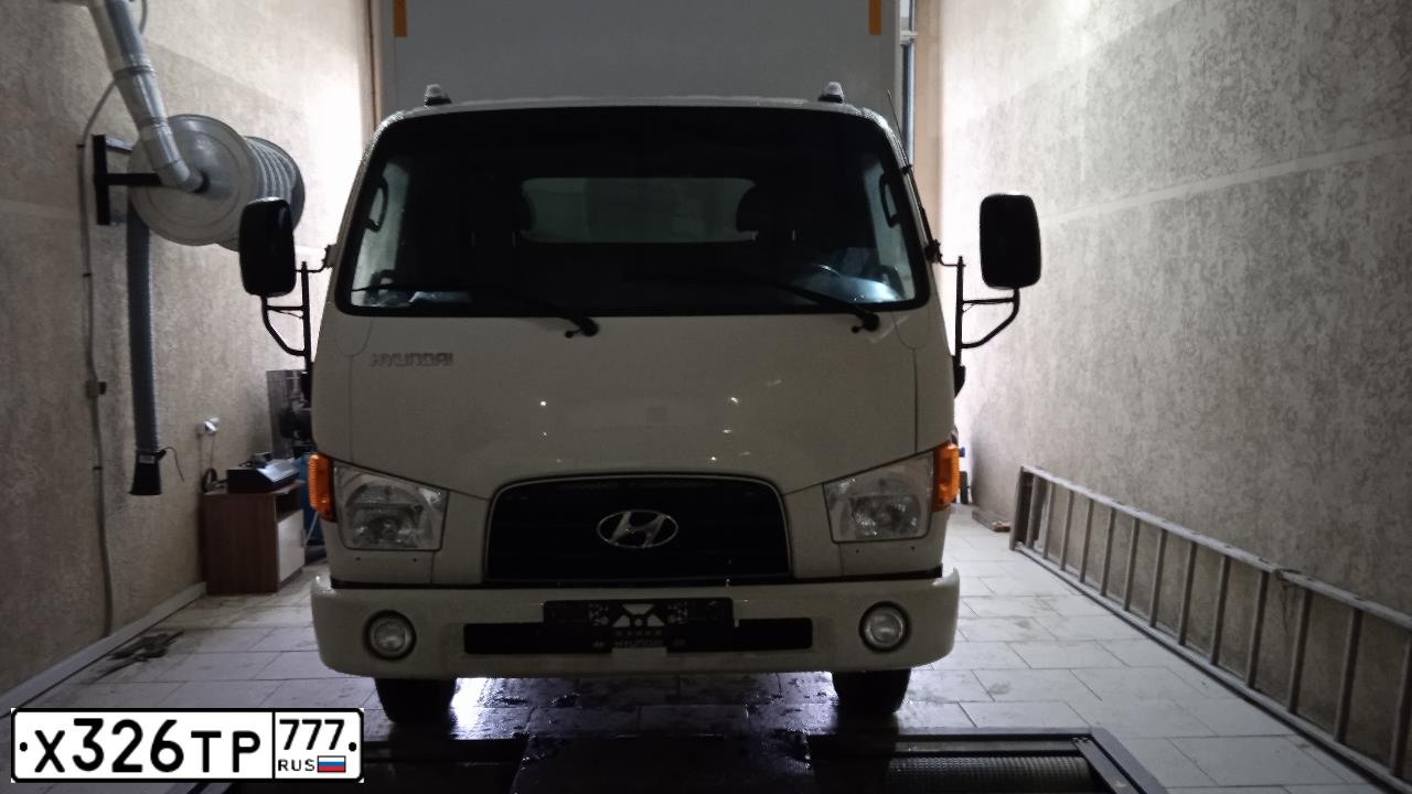 Фото автомобиля HYUNDAI MIGHTY, 2015 — госномер Х326ТР777. Цвет: Белый