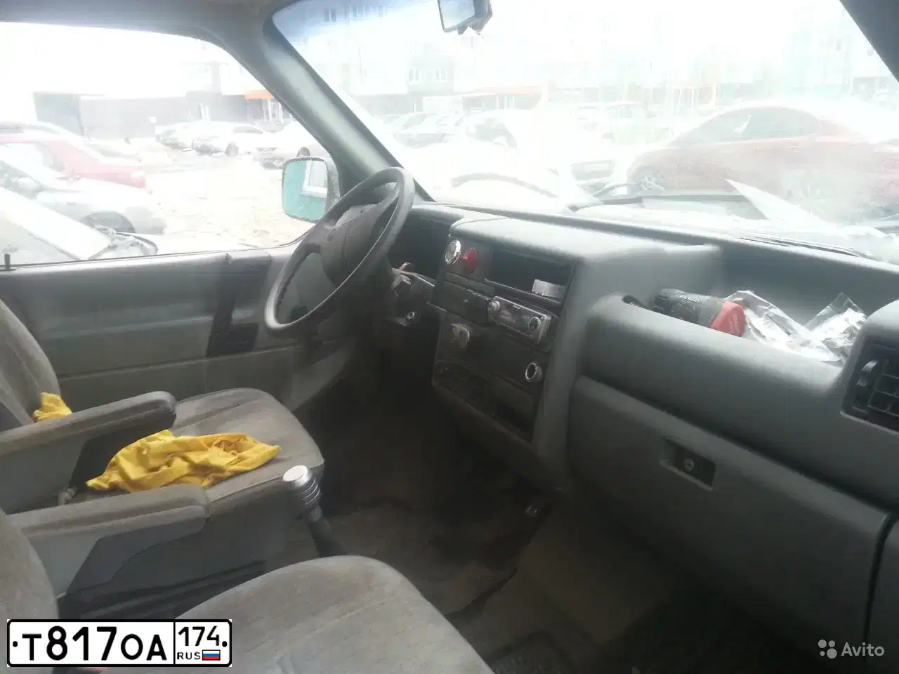 Фото автомобиля VOLKSWAGEN TRANSPORTER, 1992 — госномер Т817ОА174. Цвет: СИНИЙ