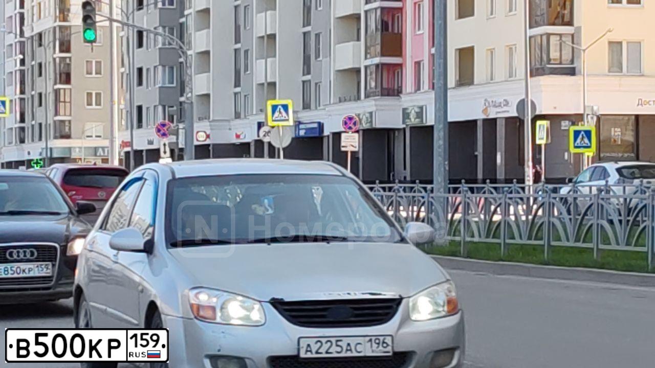 Фото автомобиля AUDI Q3, 2014 — госномер В500КР159. Цвет: КРАСНЫЙ