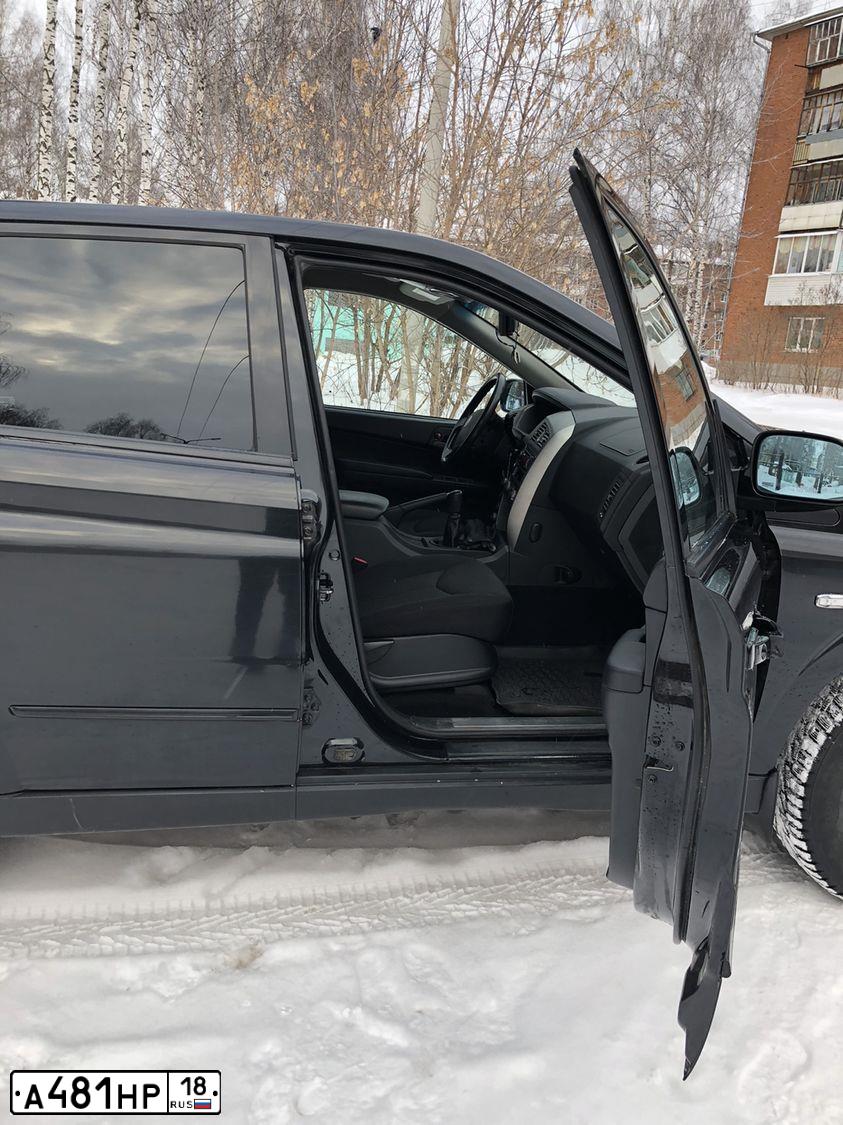 Фото автомобиля SSANGYONG KYRON, 2013 — госномер Н002МО159. Цвет: ЧЕРНЫЙ