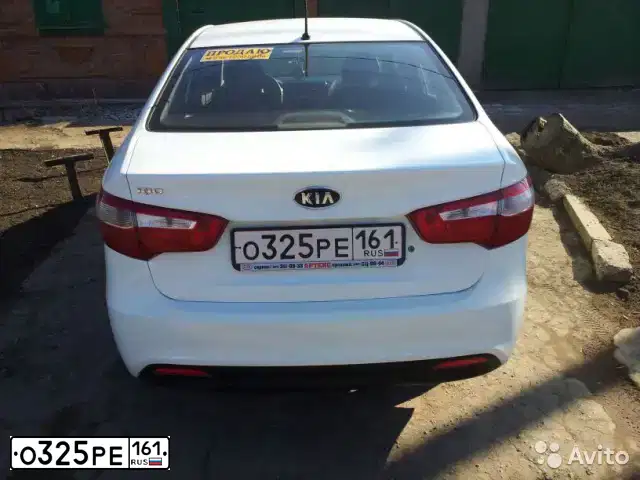 Фото автомобиля KIA RIO, 2012 — госномер О325РЕ161. Цвет: Белый
