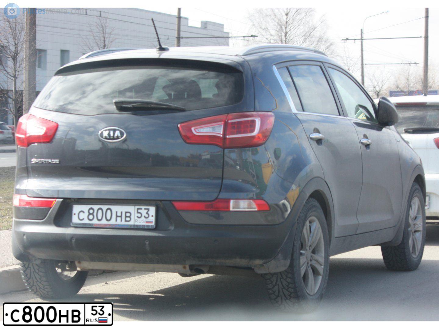 Фото автомобиля KIA SPORTAGE, 2011 — госномер С800НВ53. Цвет: СЕРЫЙ