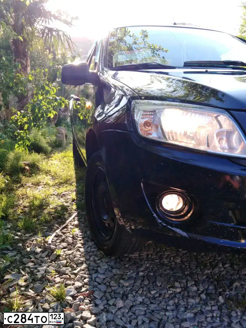 Фото автомобиля LADA 2190 GRANTA, 2013 — госномер С284ТО123