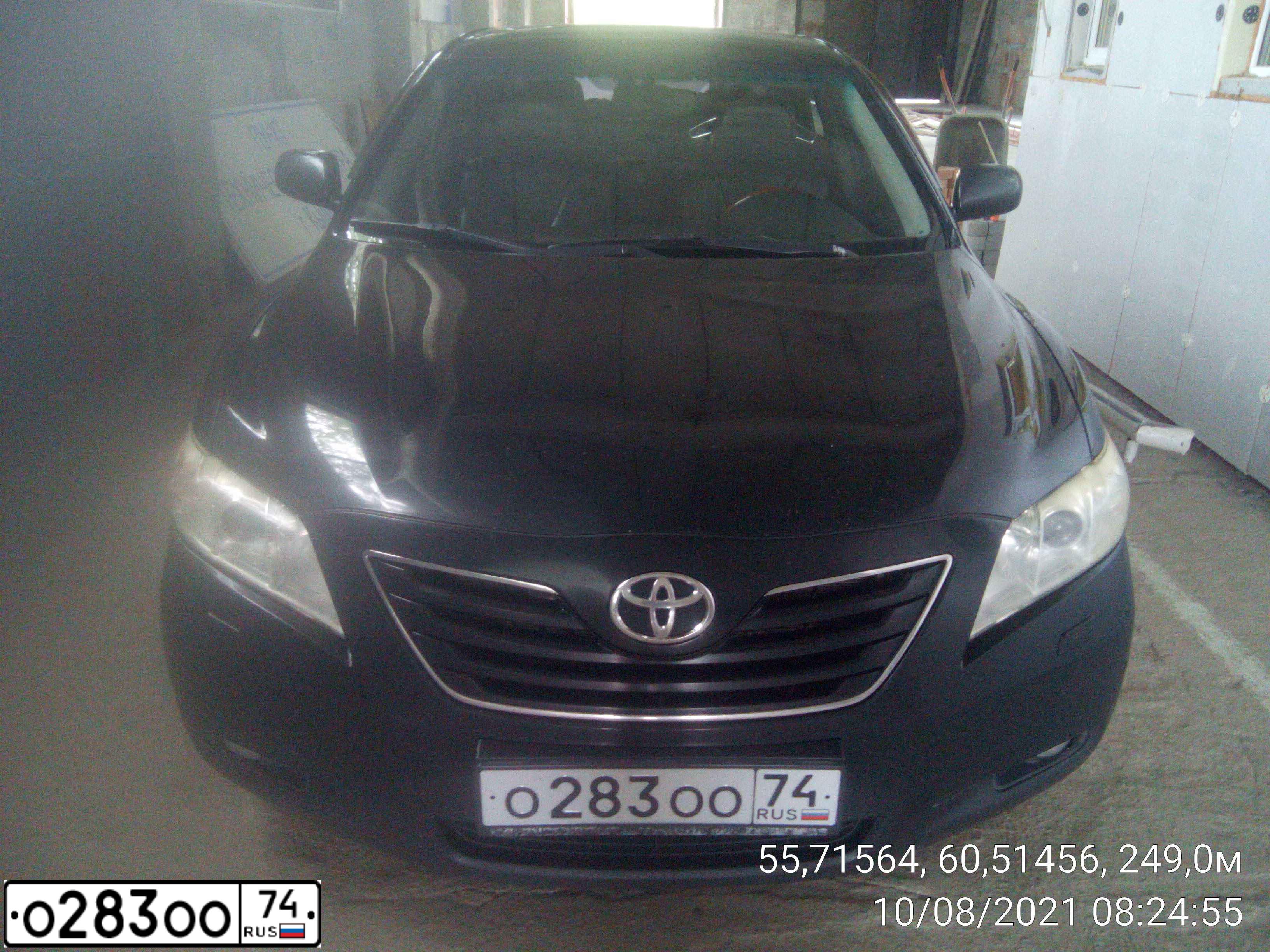 Фото автомобиля TOYOTA CAMRY, 2008 — госномер О283ОО74. Цвет: ЧЕРНЫЙ