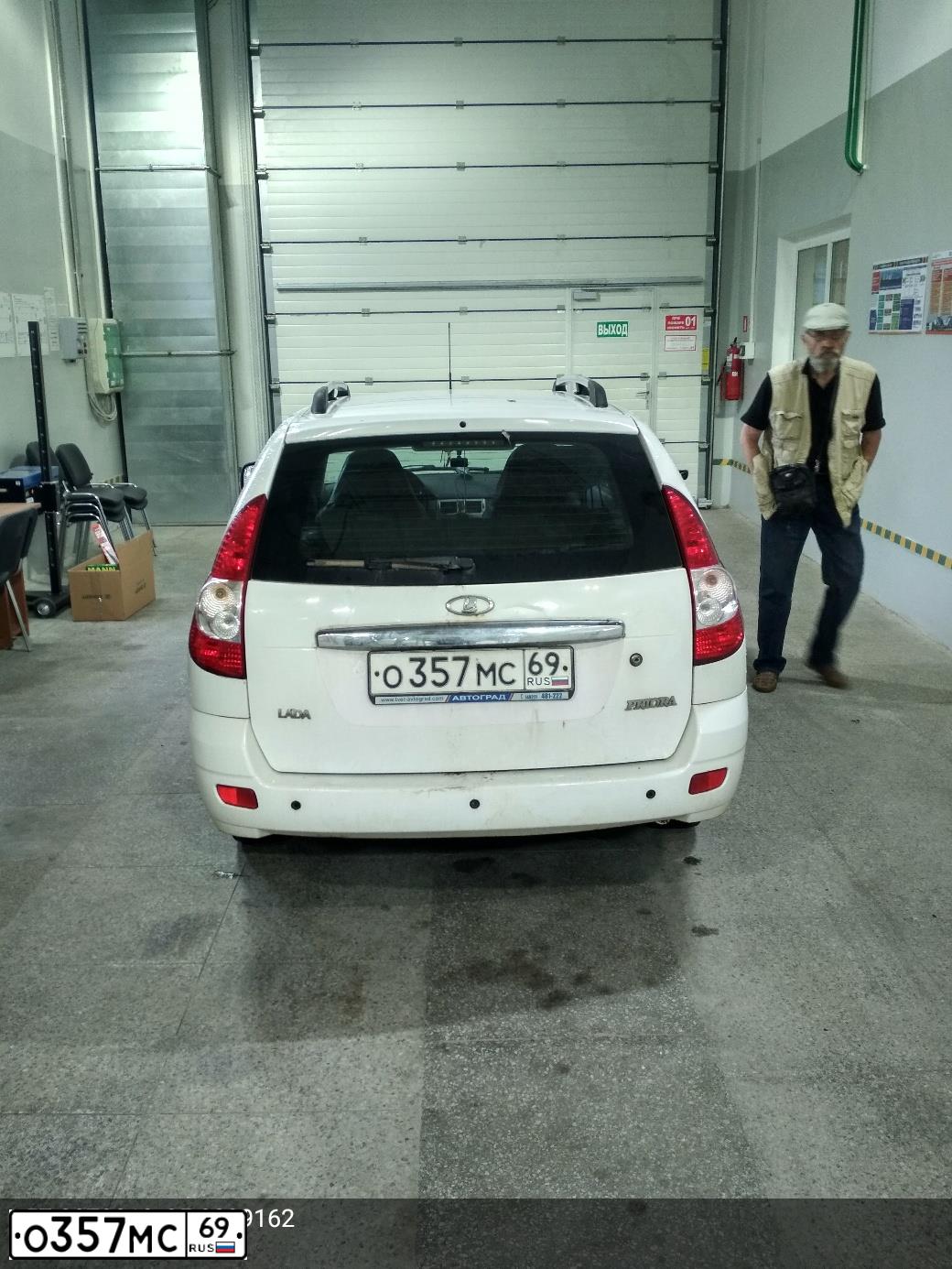 Фото автомобиля LADA PRIORA, 2012 — госномер Е218РМ147. Цвет: Белый