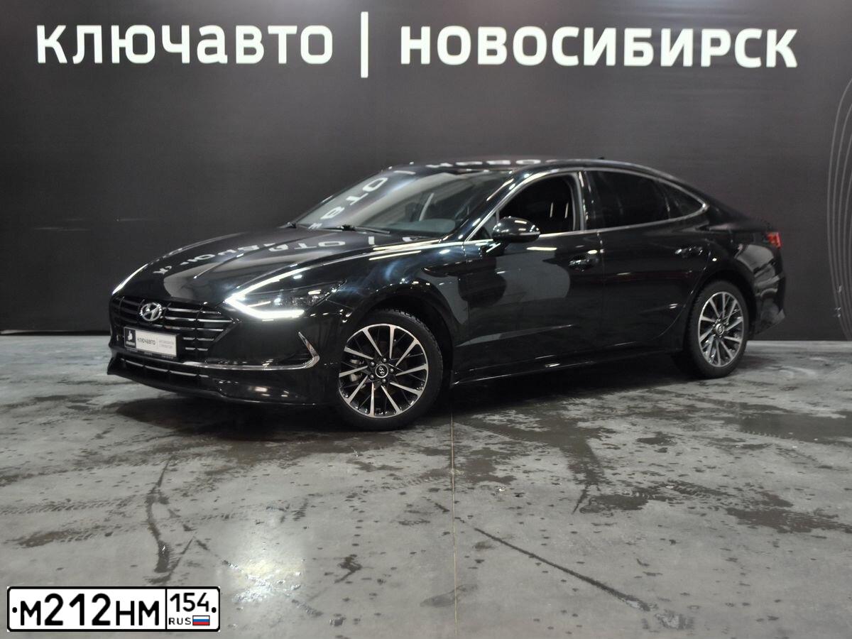 Фото автомобиля HYUNDAI SONATA, 2021 — госномер М212НМ154. Цвет: ЧЕРНЫЙ