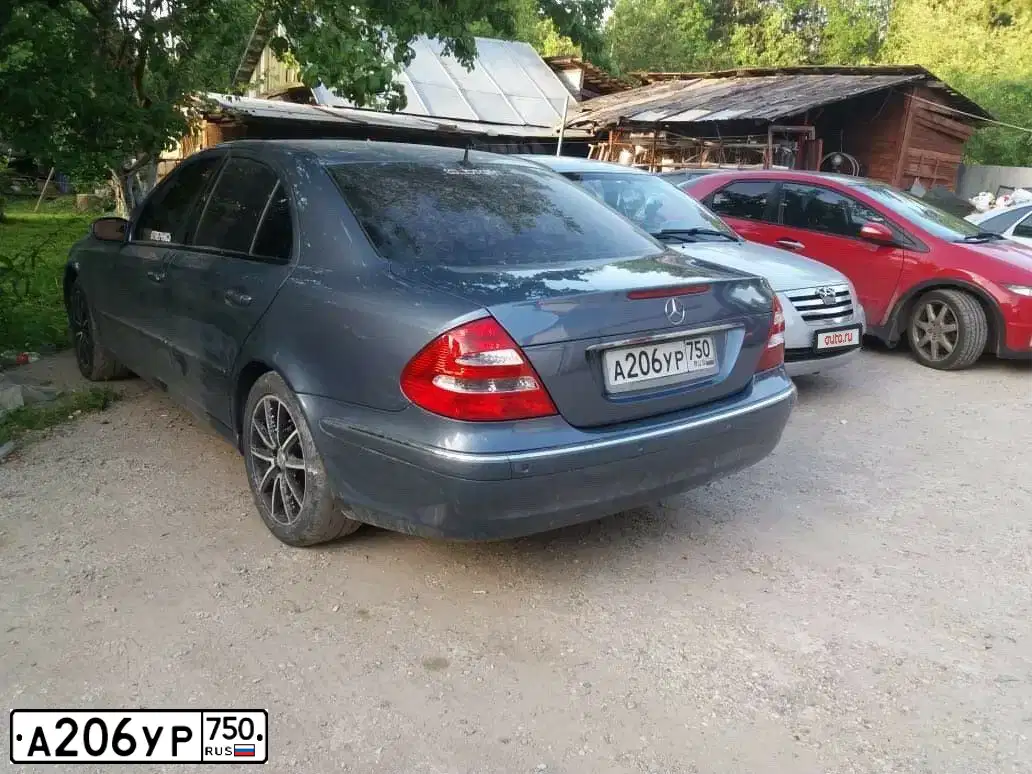 Фото автомобиля MERCEDES E-KLASSE, 2003 — госномер А206УР750. Цвет: синий