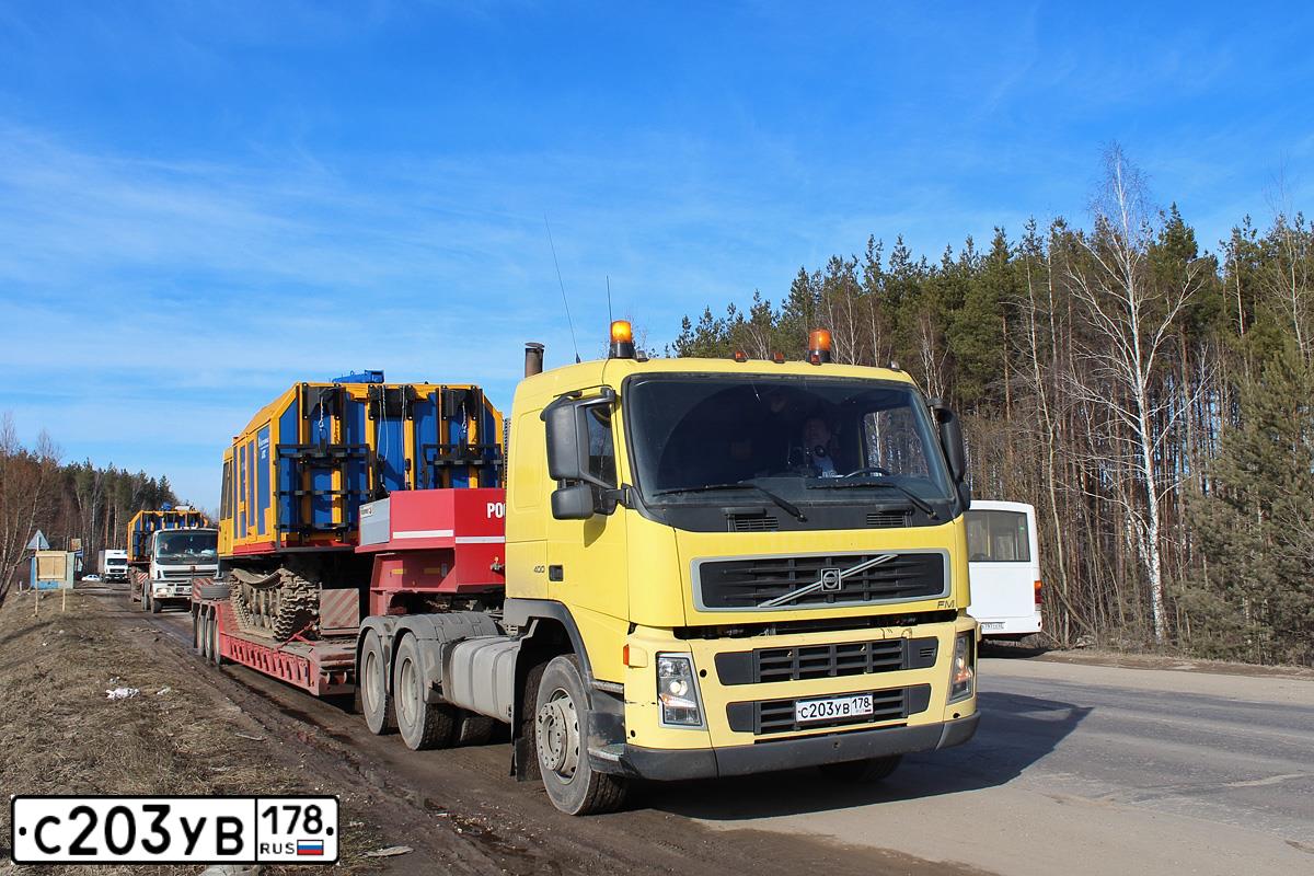 Фото автомобиля VOLVO O SERIE FM 6X4, 2009 — госномер С203УВ178. Цвет: ЖЕЛТЫЙ