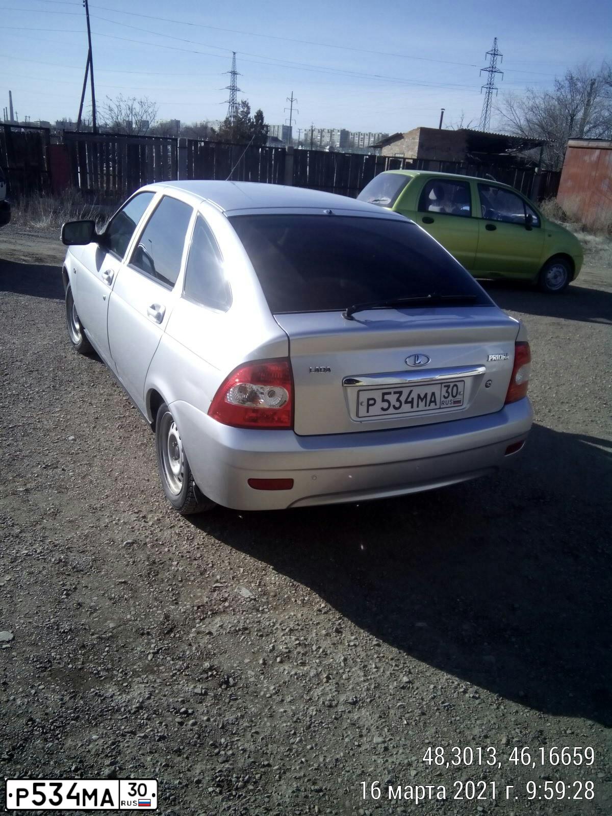 Фото автомобиля LADA 2172 PRIORA, 2013 — госномер Р534МА30. Цвет: Светло-Серебристый металлик