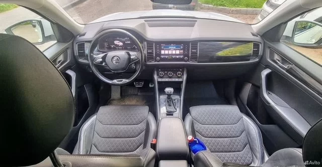 Фото автомобиля SKODA KODIAQ, 2020 — госномер Е109ТО156. Цвет: Белый