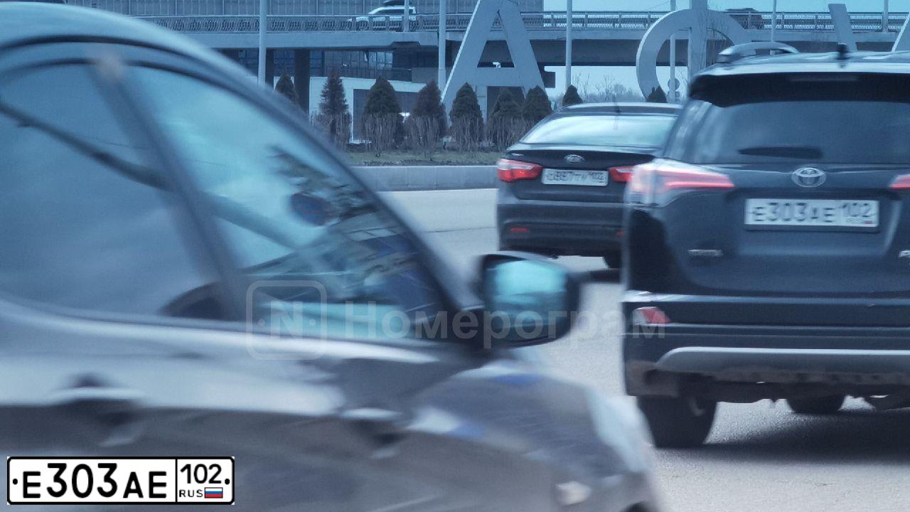 Фото автомобиля TOYOTA RAV4, 2015 — госномер Е773МН45. Цвет: ЧЕРНЫЙ