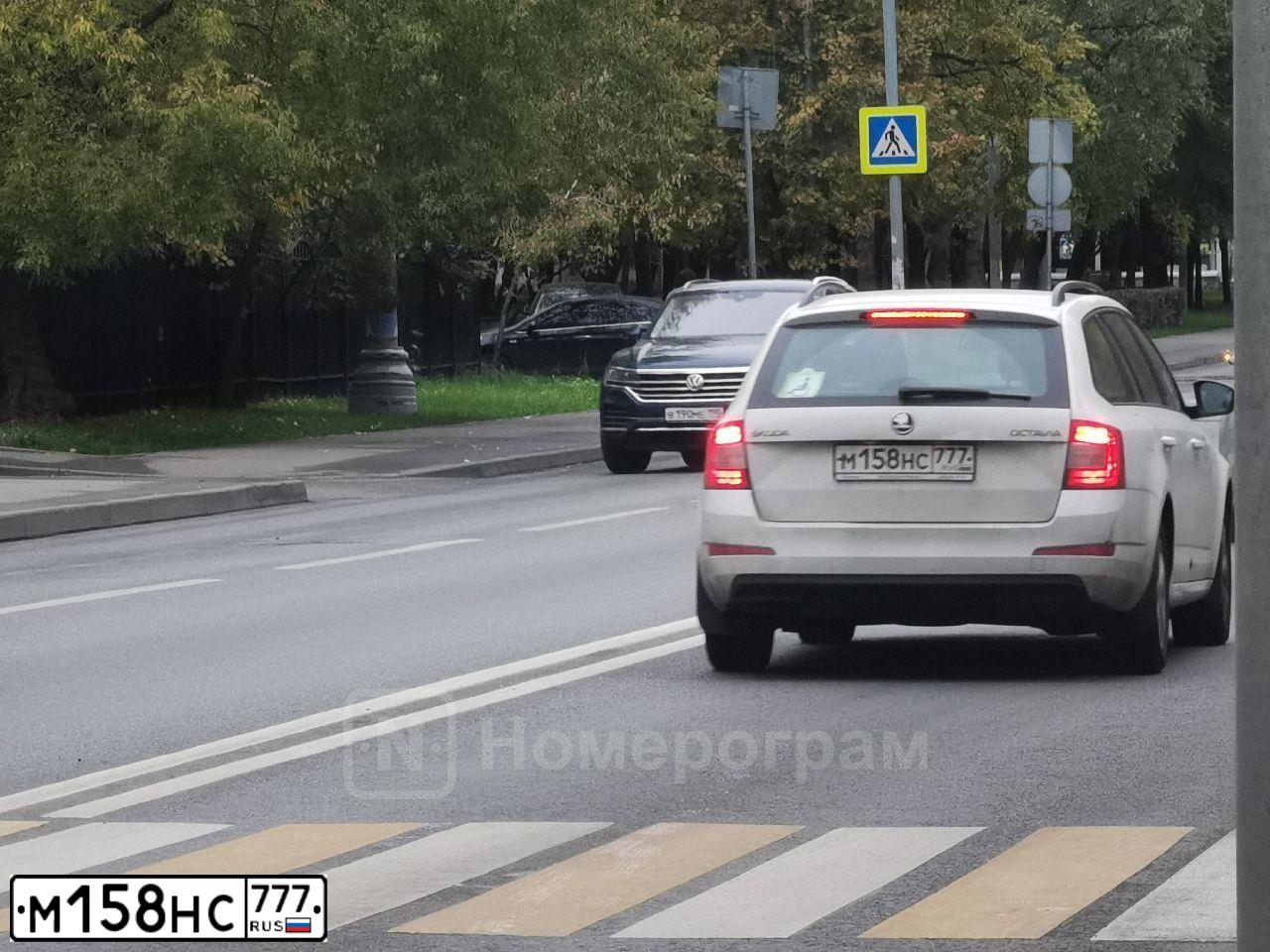 Фото автомобиля SKODA OCTAVIA, 2015 — госномер К450ВР977. Цвет: Белый