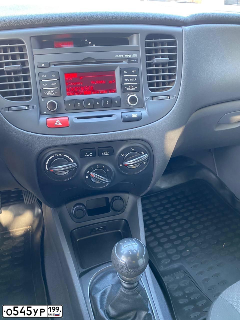 Фото автомобиля KIA RIO, 2009 — госномер О242НУ32. Цвет: синий