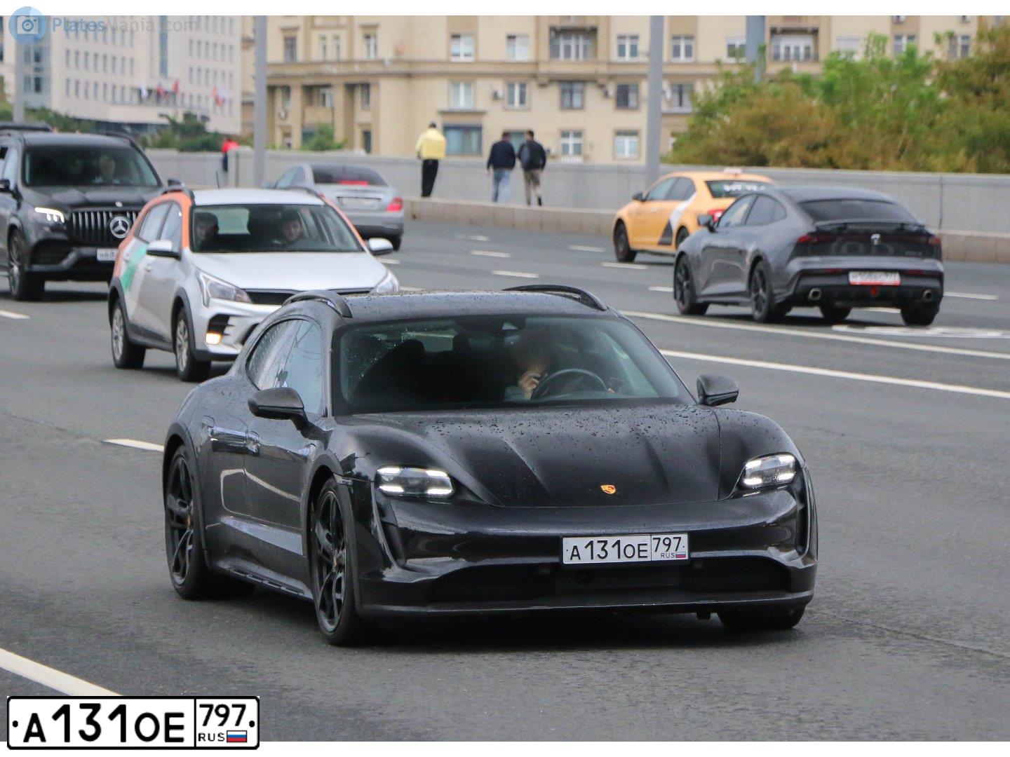 Фото автомобиля PORSCHE TAYCAN 4S, 2021 — госномер А131ОЕ797. Цвет: ЧЕРНЫЙ