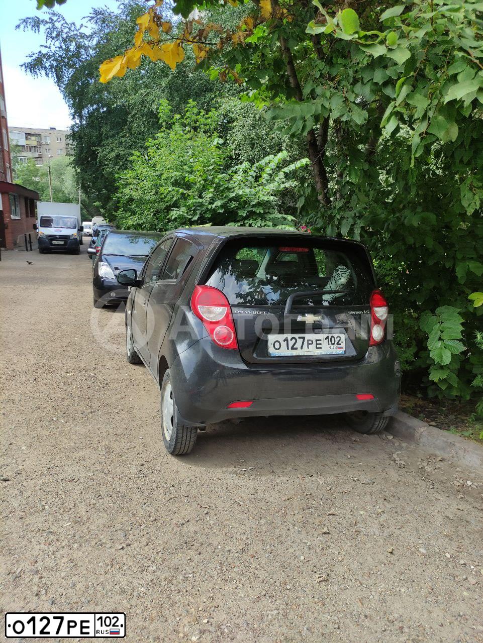 Фото автомобиля CHEVROLET SPARK, 2012 — госномер О127РЕ102. Цвет: ЧЕРНЫЙ