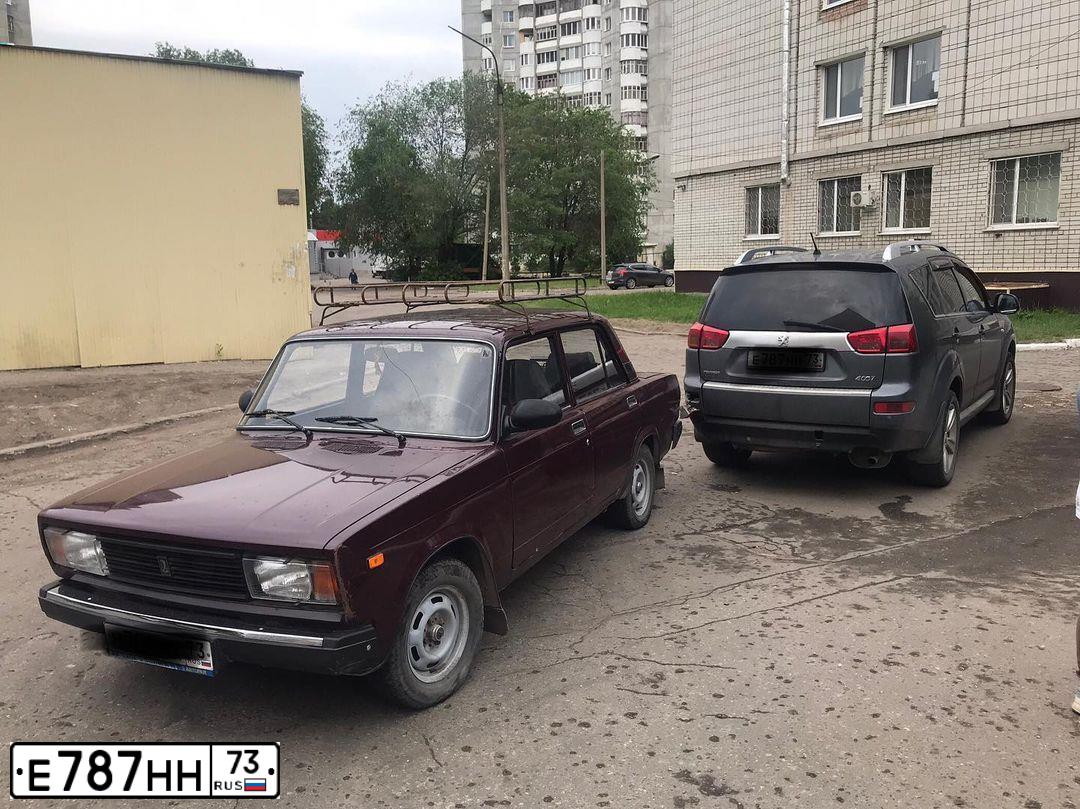 Фото автомобиля LADA 2105 LADA, 2007 — госномер К335СЕ73. Цвет: ЯРКО-БЕЛЫЙ