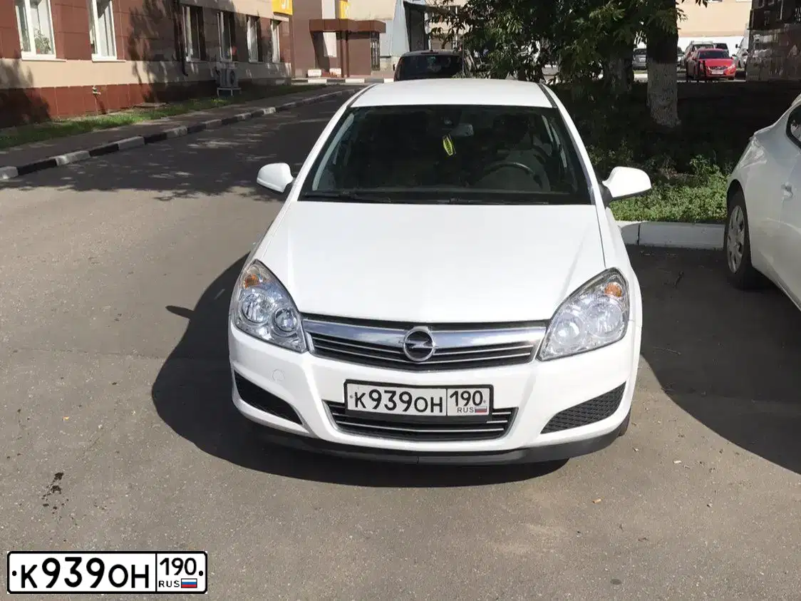 Фото автомобиля OPEL ASTRA, 2011 — госномер Н262АН164
