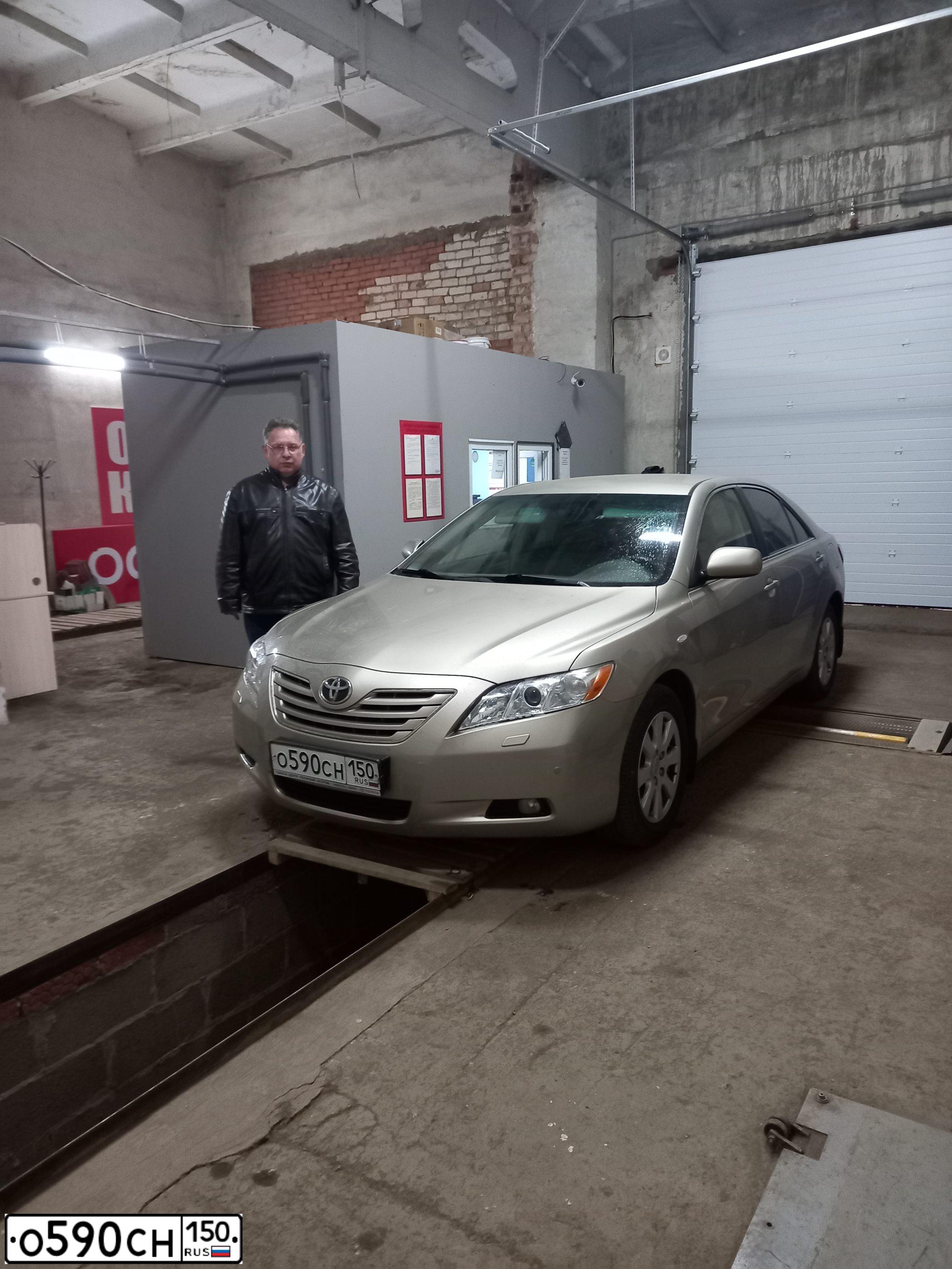 Фото автомобиля TOYOTA CAMRY, 2008 — госномер К100АН702. Цвет: БЕЖЕВЫЙ