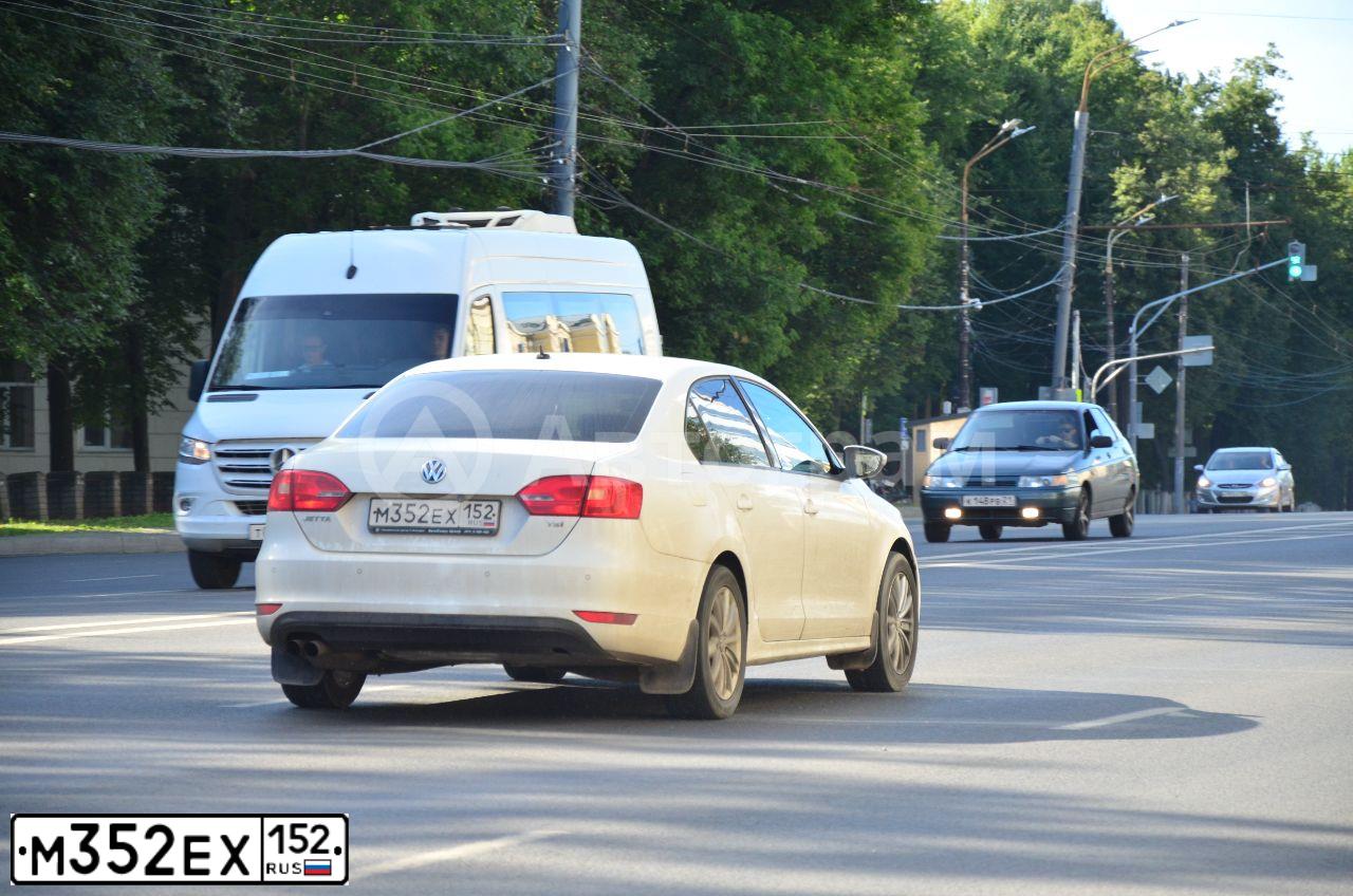 Фото автомобиля VOLKSWAGEN JETTA, 2013 — госномер М352ЕХ152. Цвет: БЕЛЫЙ