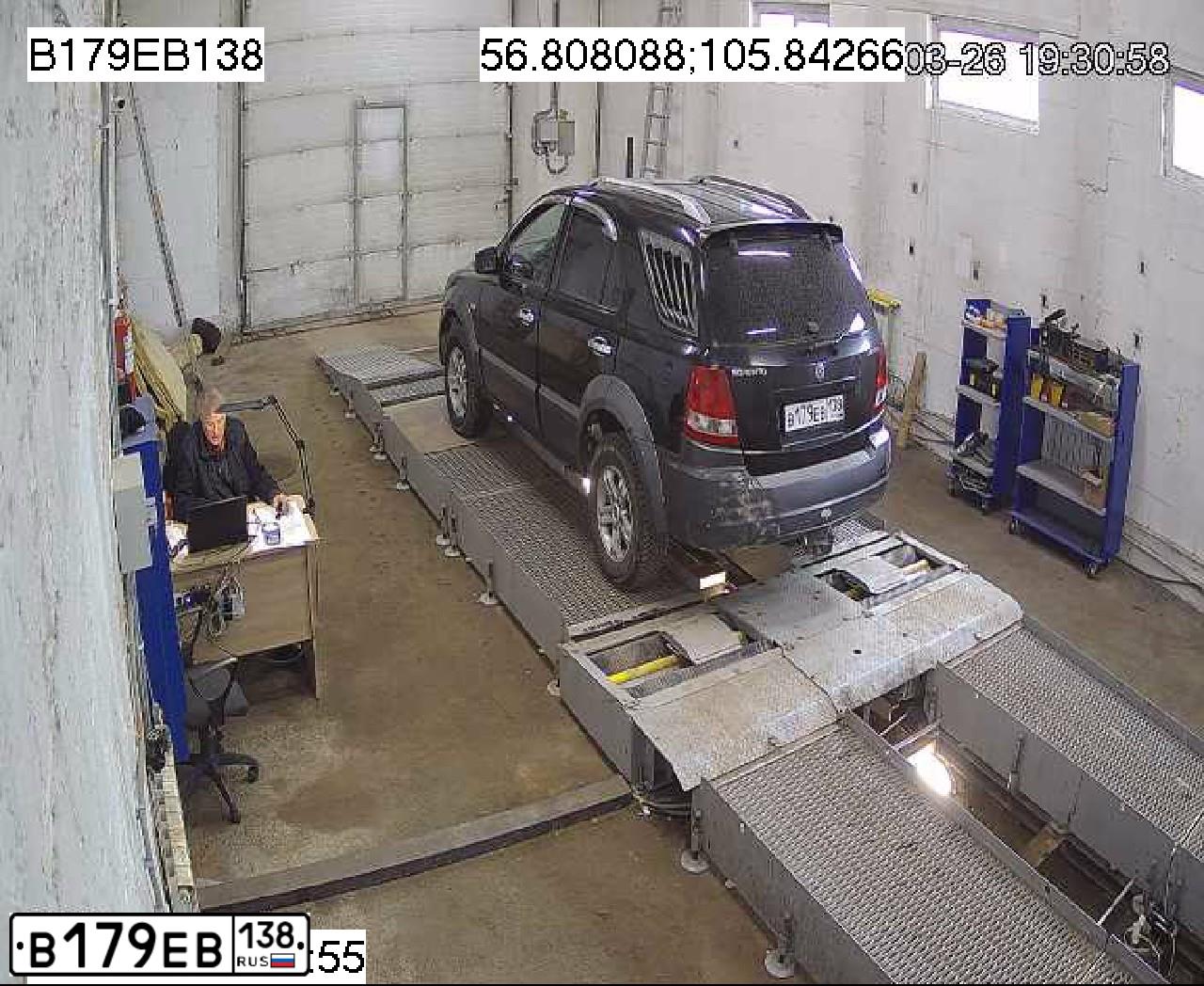 Фото автомобиля KIA SORENTO, 2002 — госномер М137КН138. Цвет: ЧЕРНЫЙ