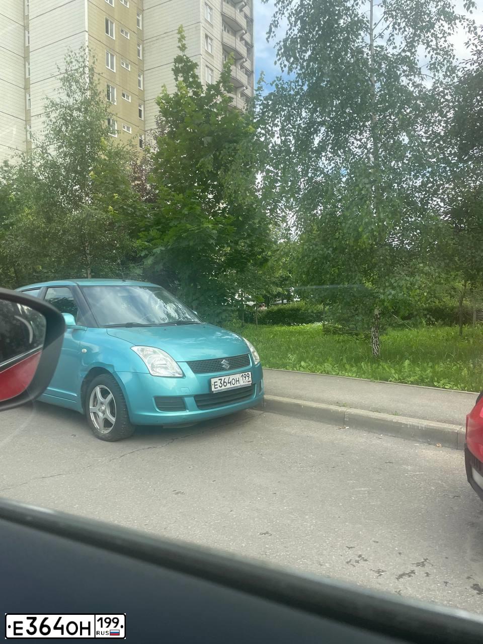Фото автомобиля SUZUKI SWIFT, 2008 — госномер Е364ОН199. Цвет: ГОЛУБОЙ