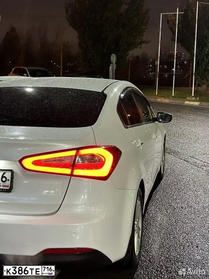 Фото автомобиля KIA CERATO, 2014 — госномер О075ХО44. Цвет: Белый