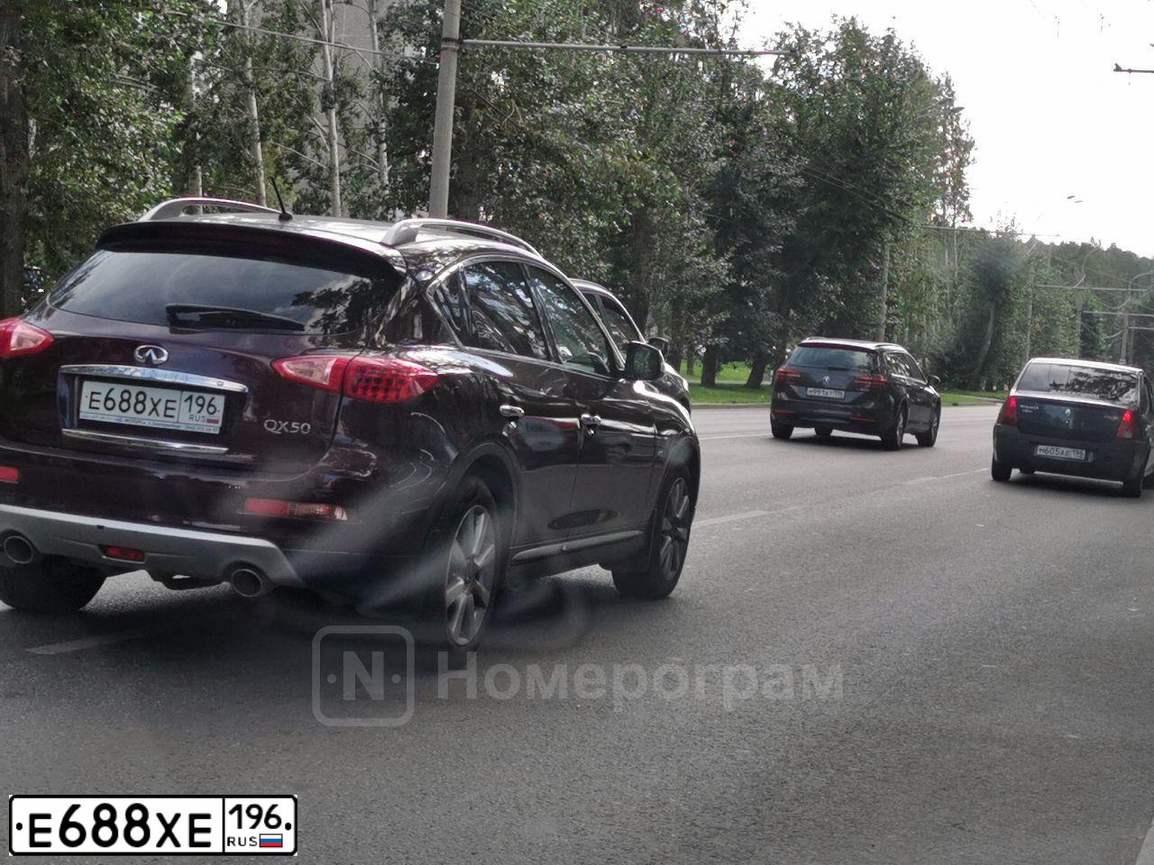 Фото автомобиля INFINITI QX50, 2017 — госномер Т306КР196. Цвет: ТЕМНО-КРАСНЫЙ