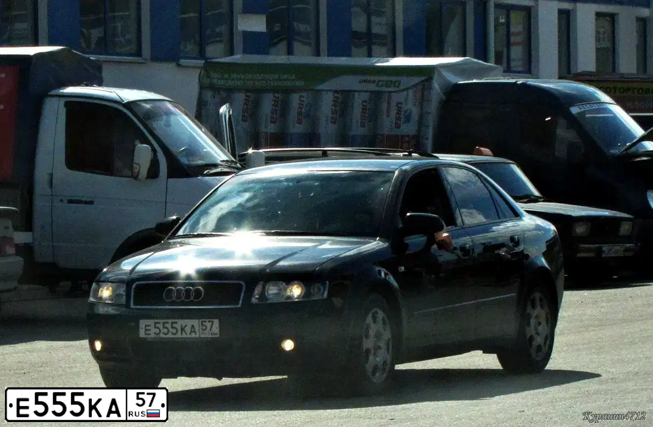 Фото автомобиля AUDI A4, 2001 — госномер Е555КА57. Цвет: ЧЕРНЫЙ