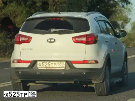 Фото автомобиля KIA SPORTAGE, 2012 — госномер Х525ТР150. Цвет: БЕЛЫЙ