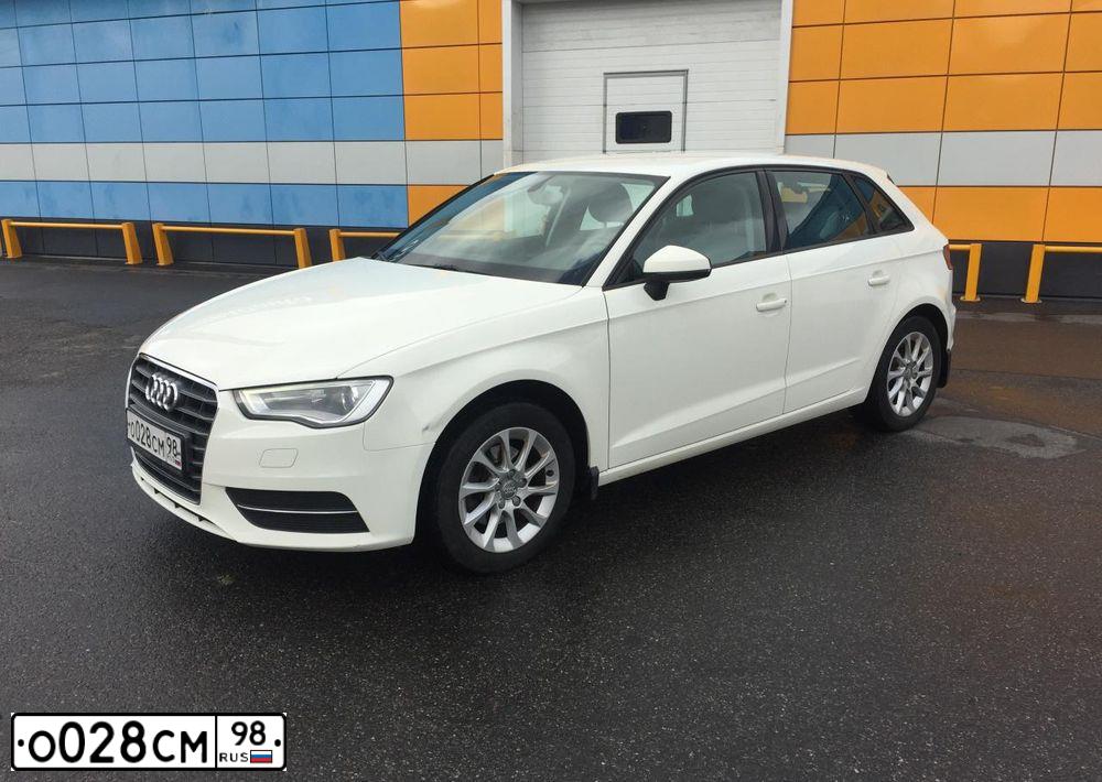 Фото автомобиля AUDI A3, 2013 — госномер Р782ВВ178. Цвет: БЕЛЫЙ