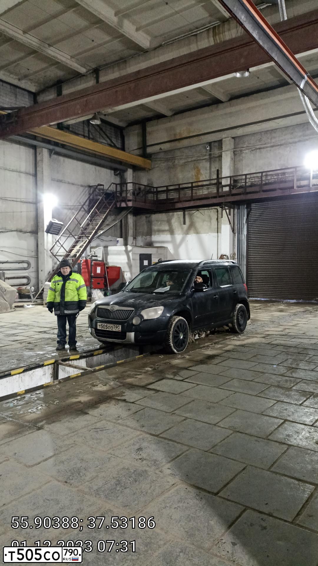 Фото автомобиля SKODA YETI, 2012 — госномер Т505СО790. Цвет: ЧЕРНЫЙ