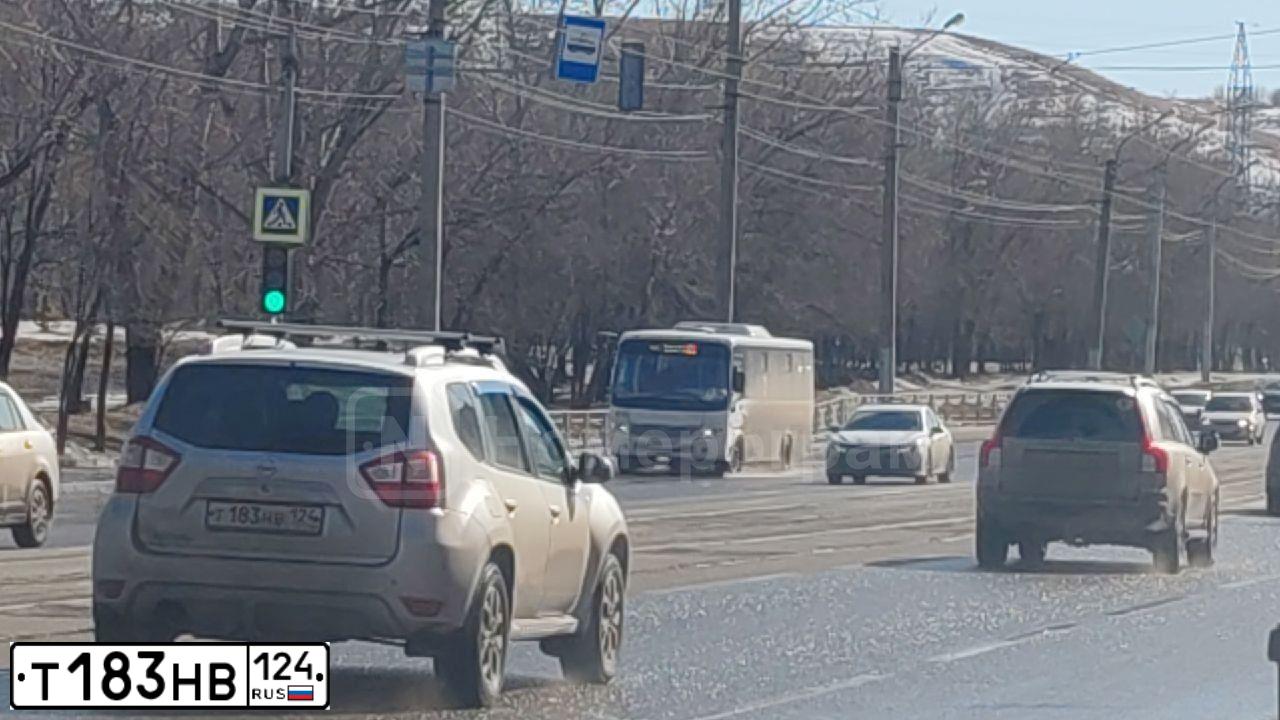 Фото автомобиля NISSAN TERRANO, 2015 — госномер Т183НВ124