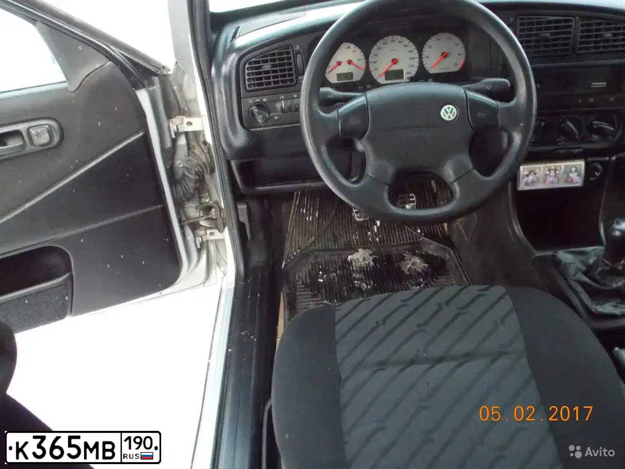 Фото автомобиля VOLKSWAGEN PASSAT, 1996 — госномер Е268НМ99. Цвет: Серебристый
