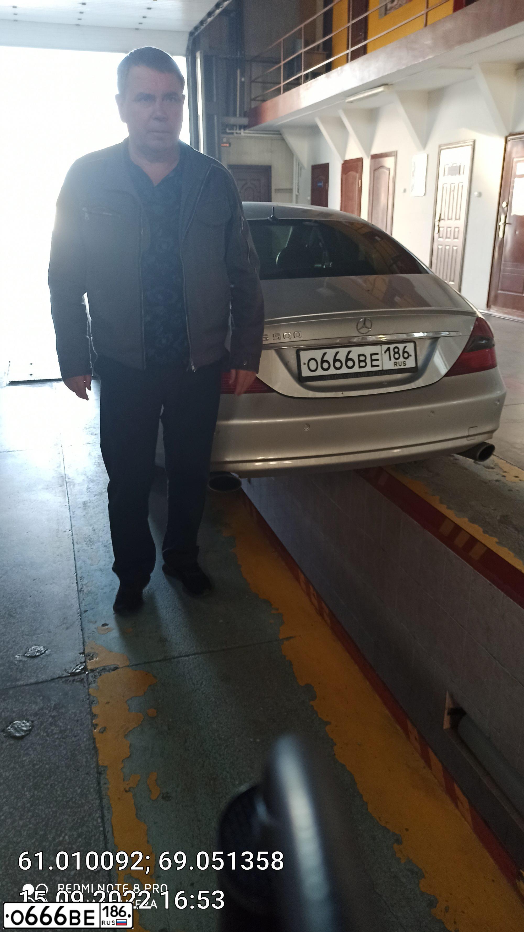 Фото автомобиля MERCEDES-BENZ CLS350, 2004 — госномер М877ЕК186. Цвет: Серебристый
