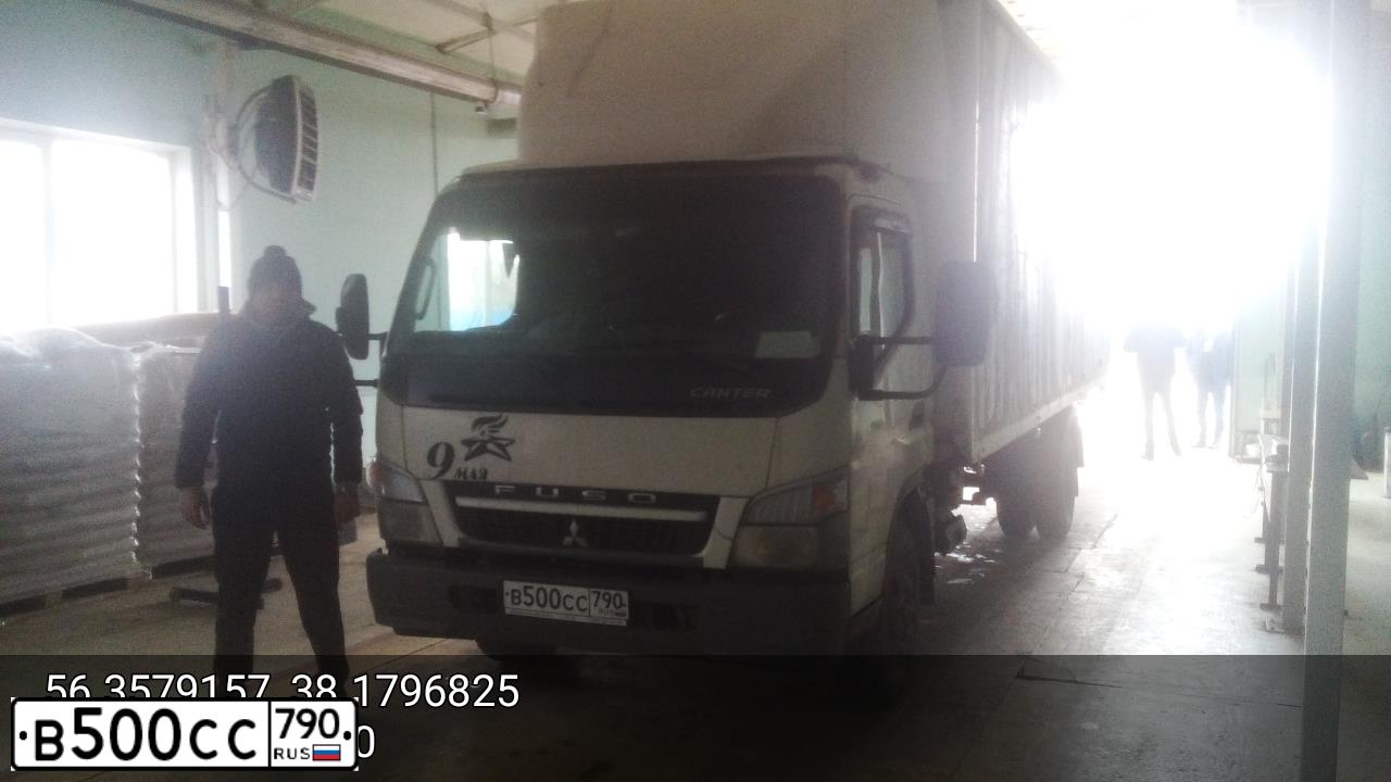 Фото автомобиля FUSO CANTER, 2012 — госномер В500СС790. Цвет: Белый