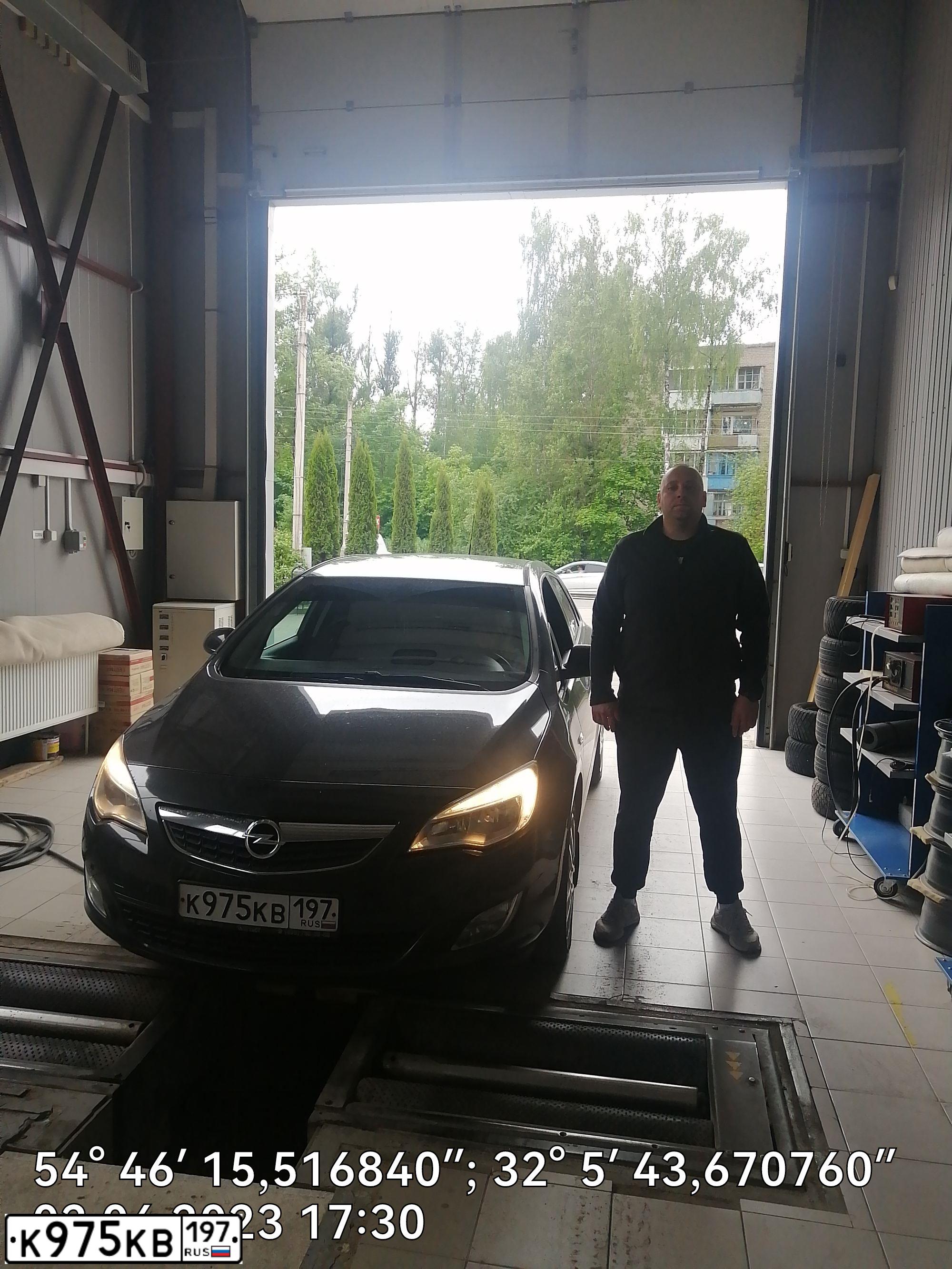 Фото автомобиля OPEL ASTRA, 2011 — госномер Х452ОВ67. Цвет: ЧЕРНЫЙ