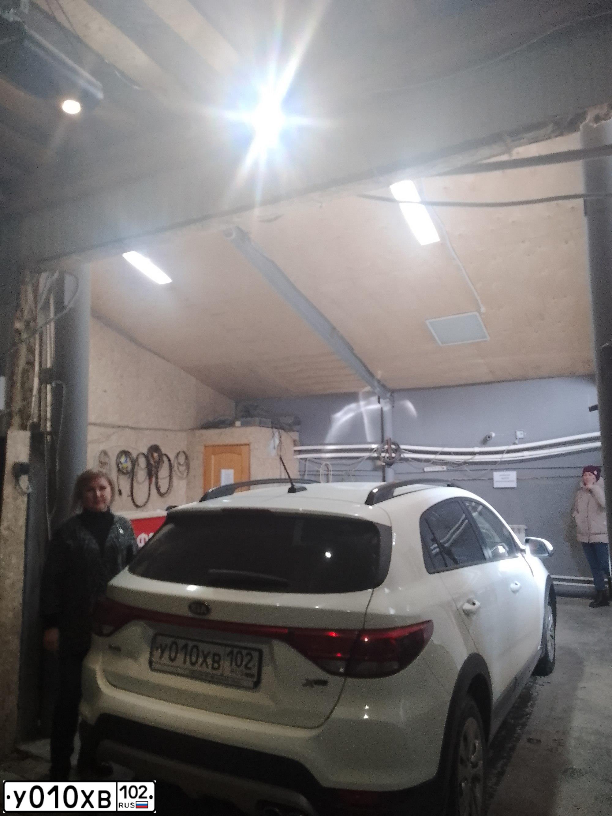 Фото автомобиля KIA RIO, 2018 — госномер Н579ВО702. Цвет: БЕЛЫЙ