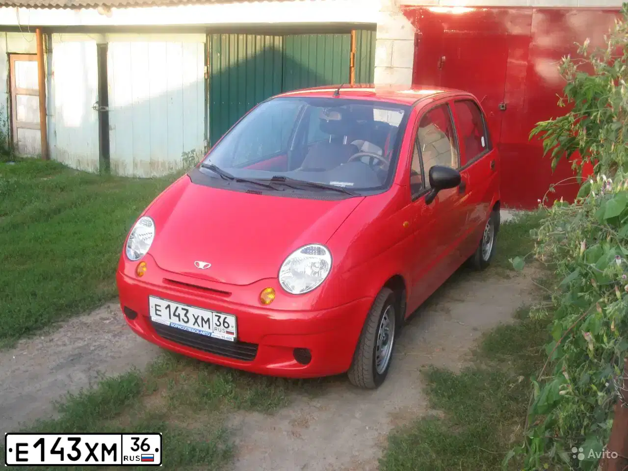 Фото автомобиля DAEWOO MATIZ, 2012 — госномер Е143ХМ36. Цвет: ЯРКО-КРАСНЫЙ