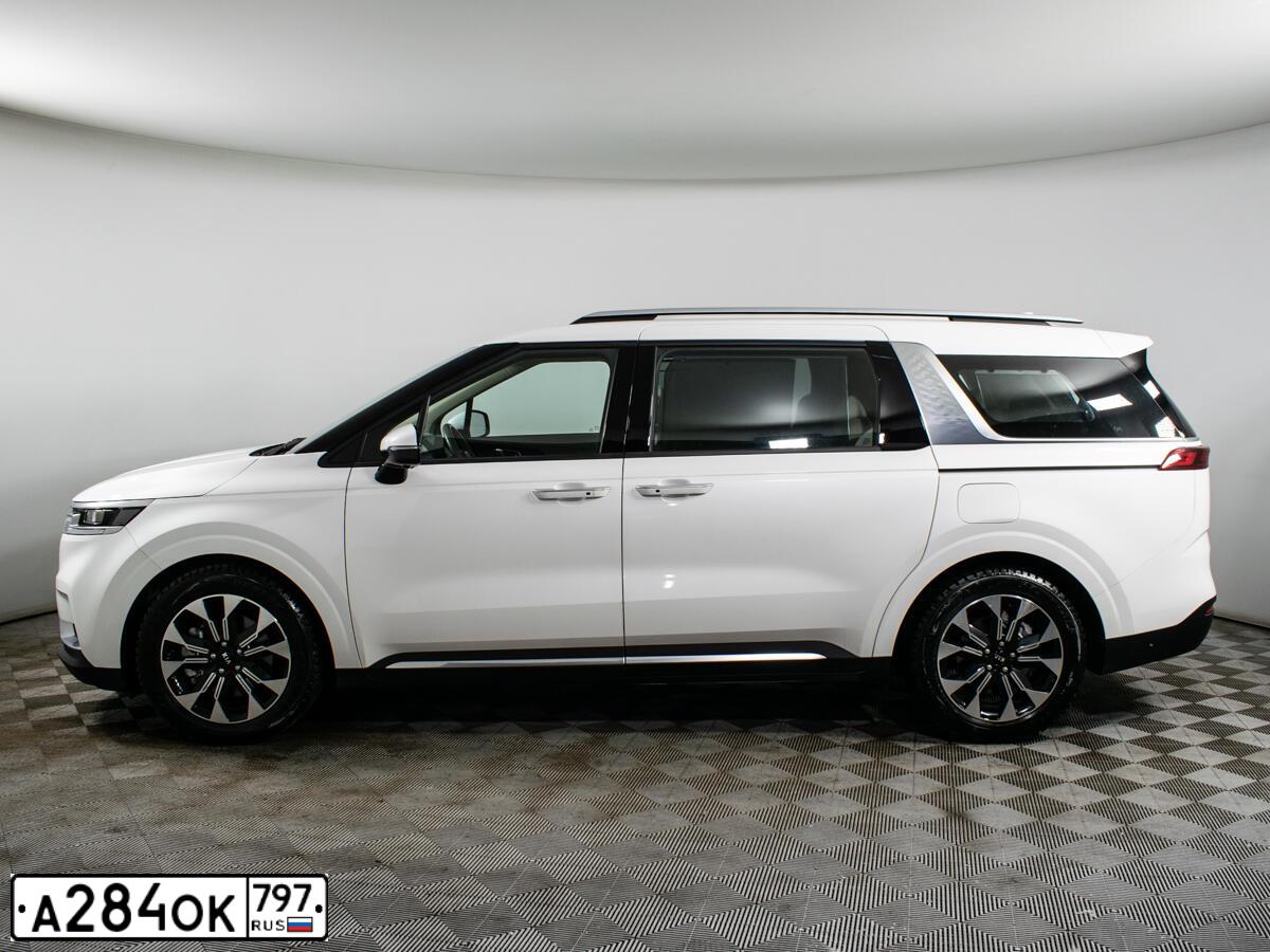 Фото автомобиля KIA CARNIVAL, 2021 — госномер А284ОК797. Цвет: Белый