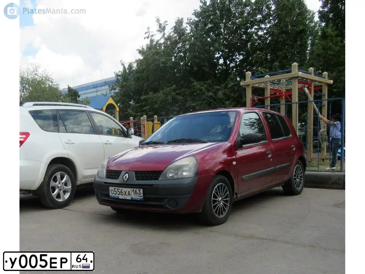 Фото автомобиля MITSUBISHI OUTLANDER, 2008 — госномер Е800ВХ150. Цвет: ЧЕРНЫЙ