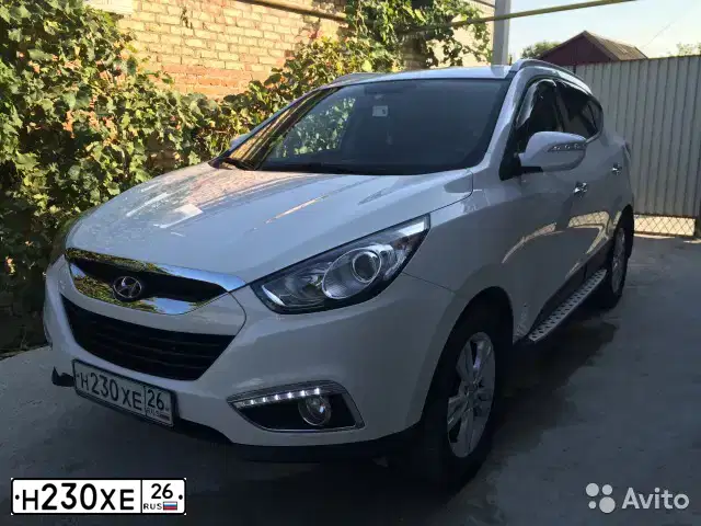 Фото автомобиля HYUNDAI IX35, 2012 — госномер Н230ХЕ26. Цвет: БЕЛЫЙ