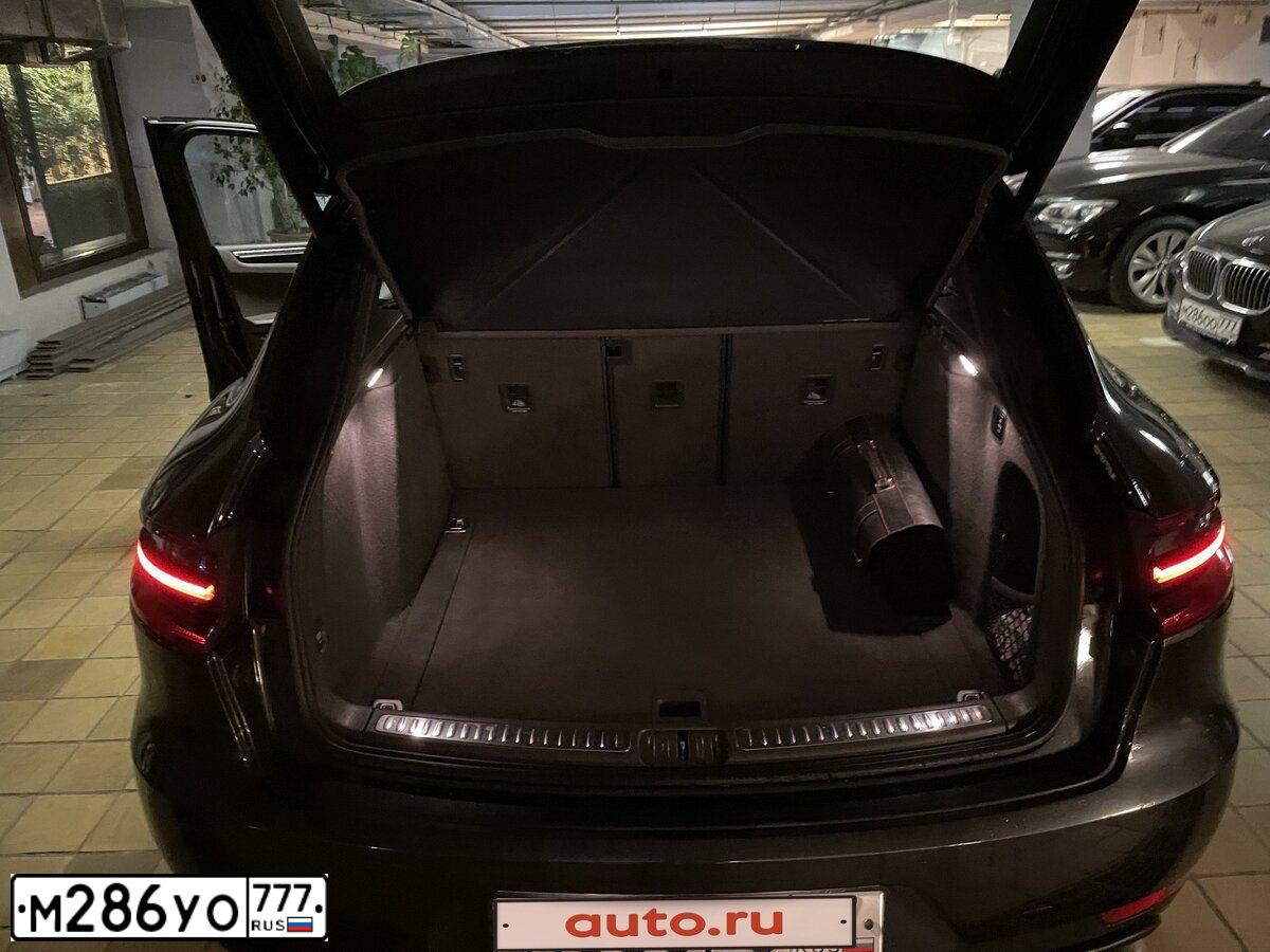 Фото автомобиля VOLKSWAGEN TOUAREG, 2011 — госномер В100КК82. Цвет: ЧЕРНЫЙ