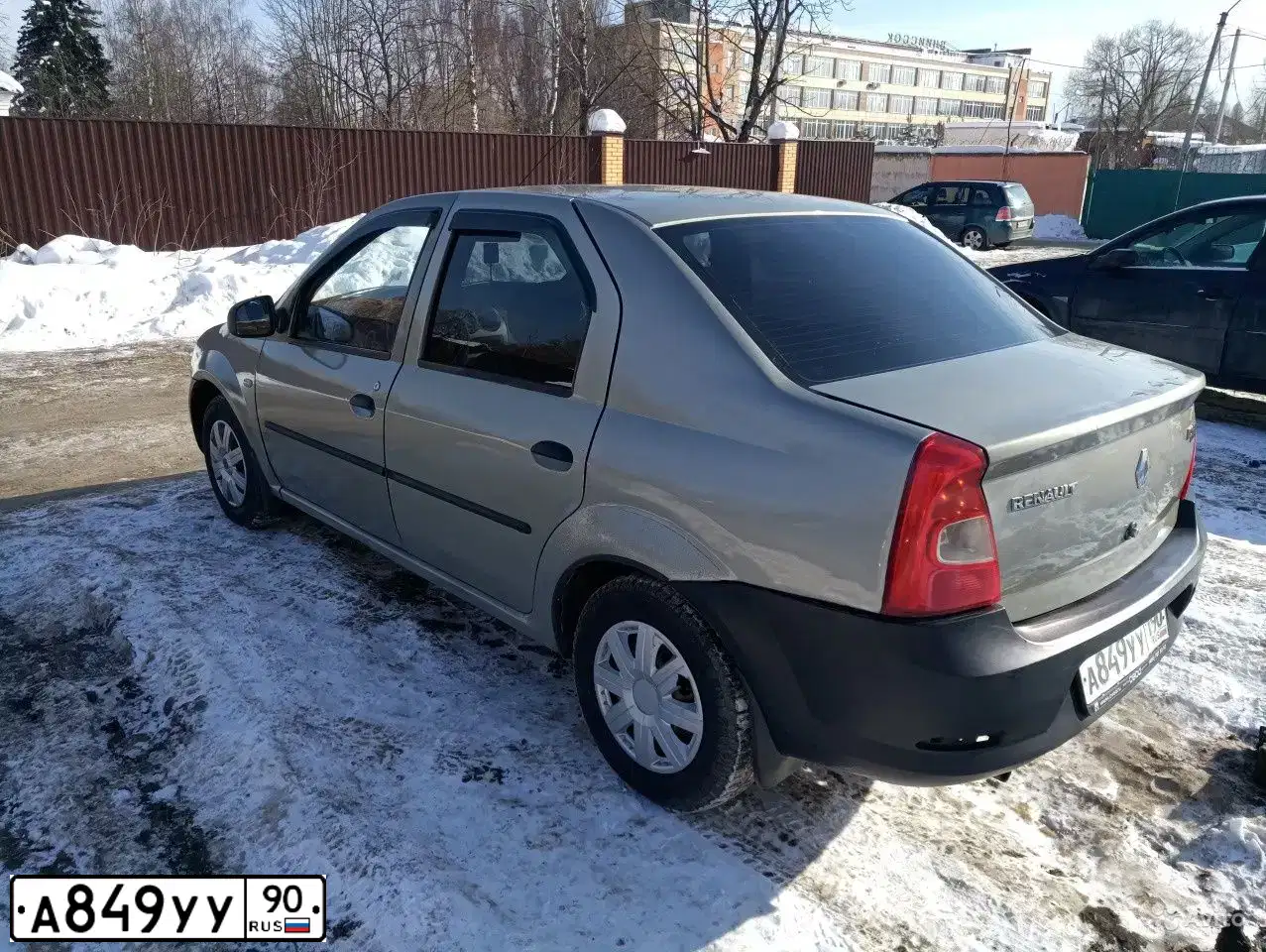 Фото автомобиля LADA 2112 LADA, 2005 — госномер К389УС32. Цвет: МОЛОЧНО-БЕЛЫЙ СЕРЕБРИСТЫЙ
