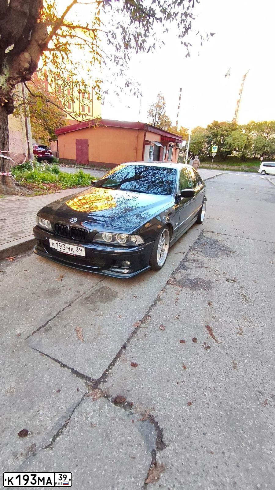 Фото автомобиля BMW SERIE 5, 2002 — госномер К193МА39. Цвет: ЧЕРНЫЙ
