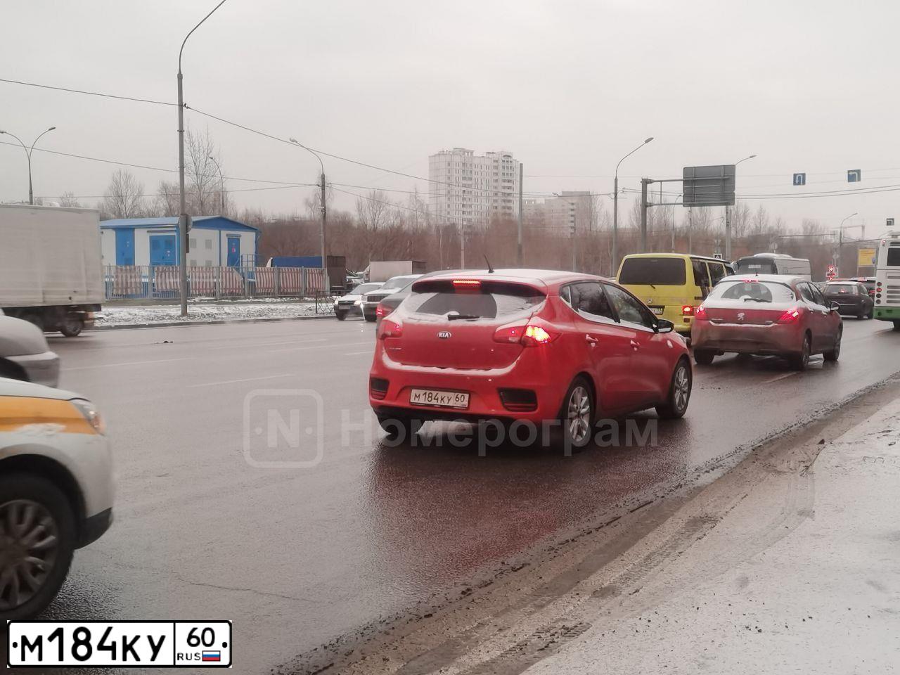 Фото автомобиля KIA CEE'D, 2015 — госномер Т004ВР790. Цвет: Красный