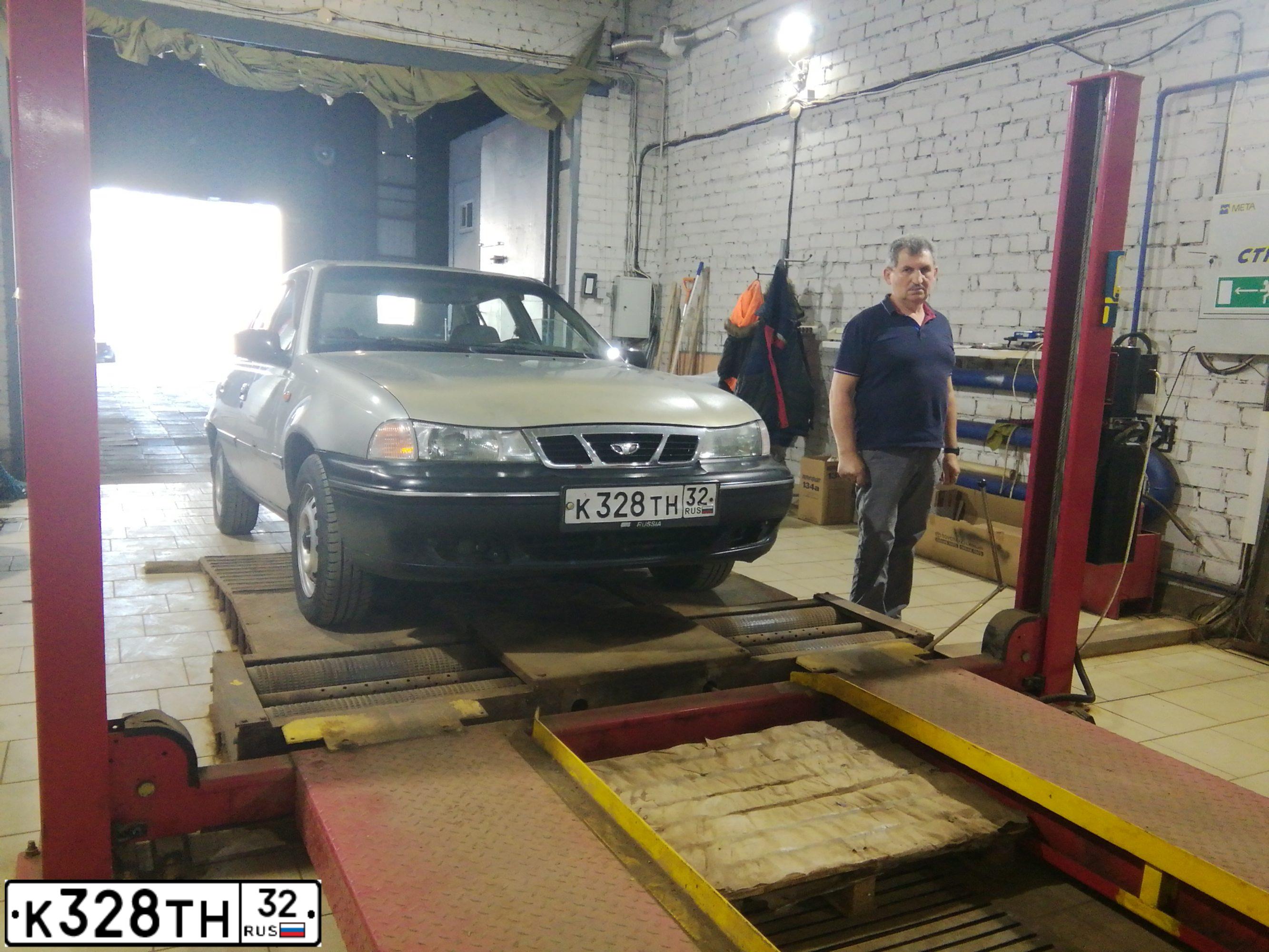 Фото автомобиля DAEWOO NEXIA, 2005 — госномер Т001ОМ717. Цвет: СЕРЕБРИСТЫЙ