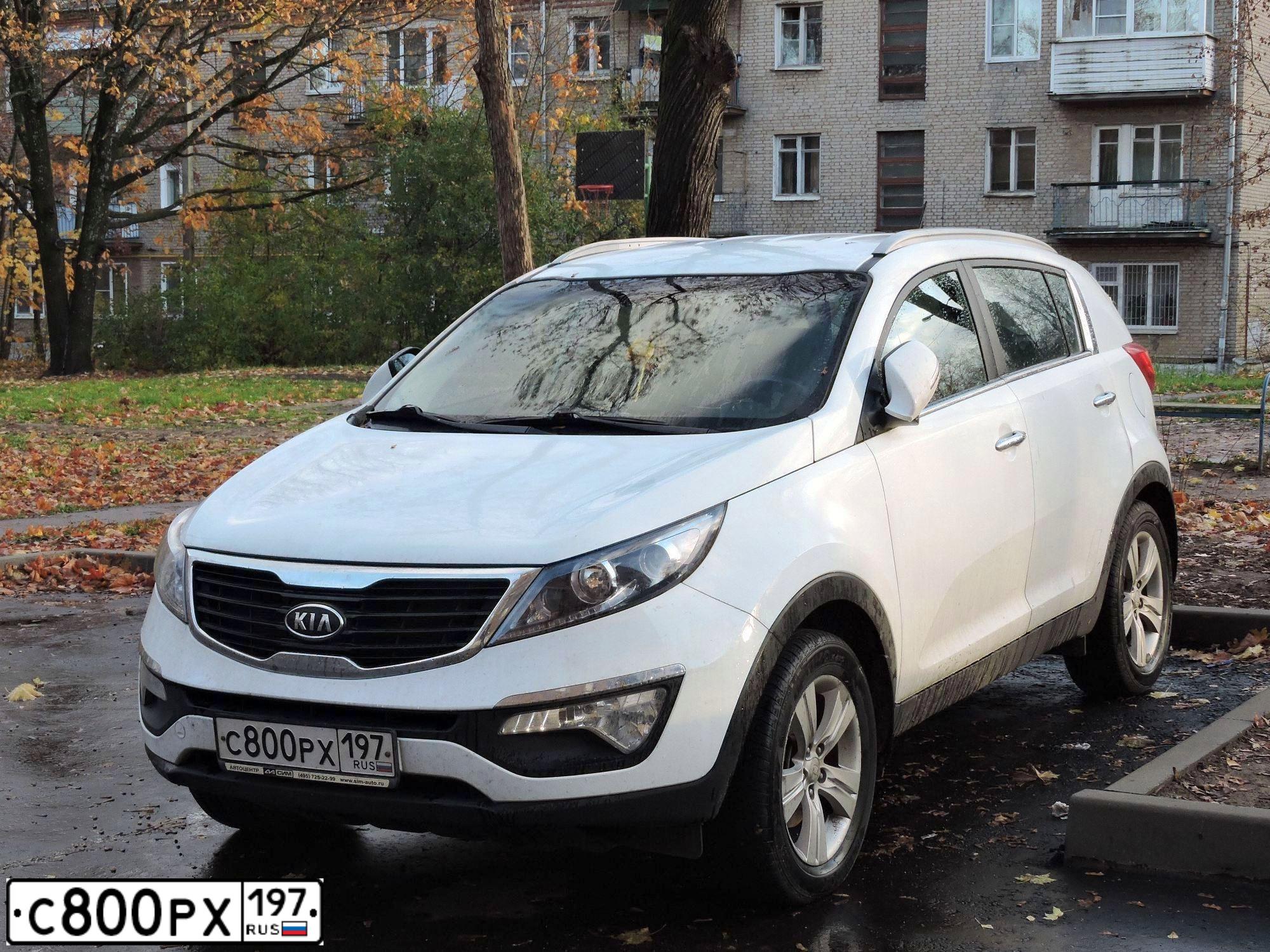 Фото автомобиля KIA SPORTAGE, 2011 — госномер С800РХ197. Цвет: Белый